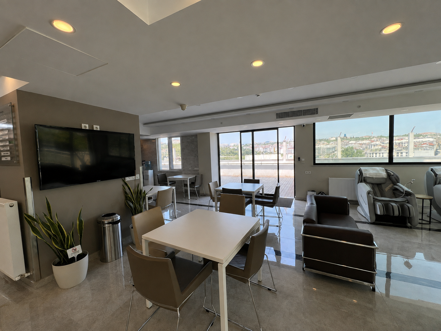 Rest lounge